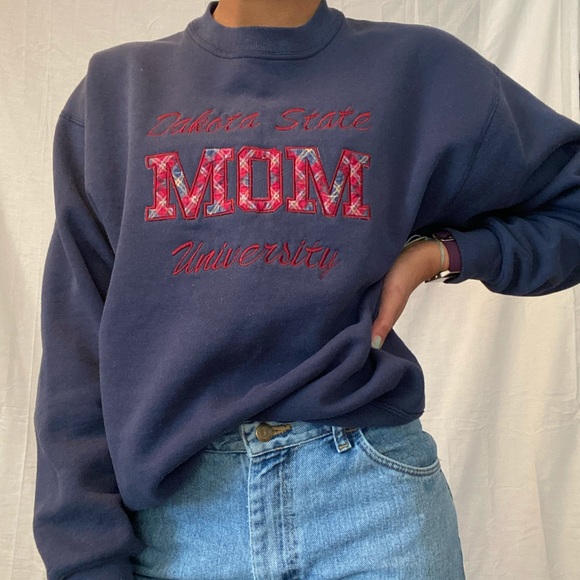 Dakota State Uni. Mom Crewneck - Picture 1 of 3